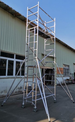 多套18米铝合金脚手架成功应用于攀岩工程